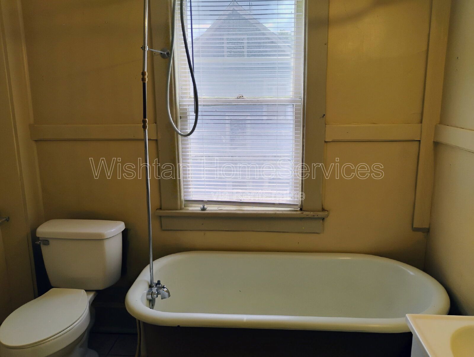 Charming 3-Bed Duplex Retreat at 591 Clark St, Galesburg property image