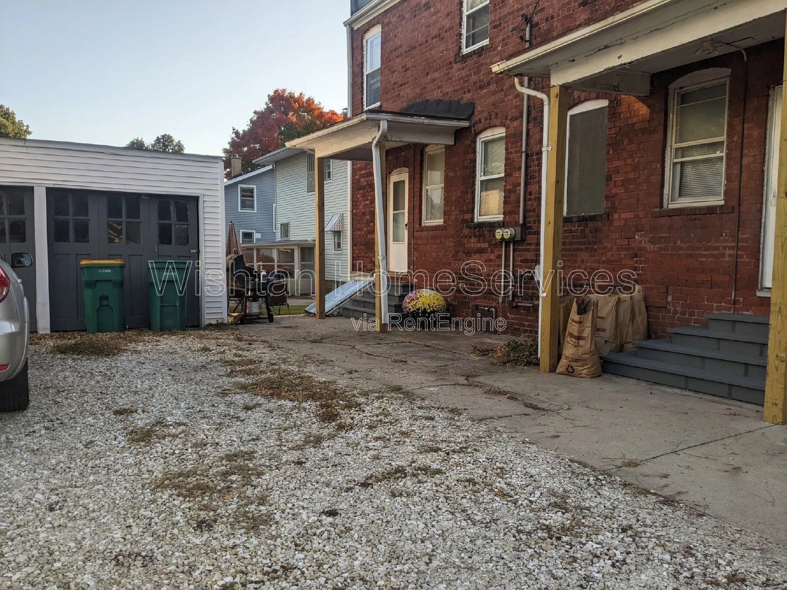 Charming 3-Bed Duplex Retreat at 591 Clark St, Galesburg property image