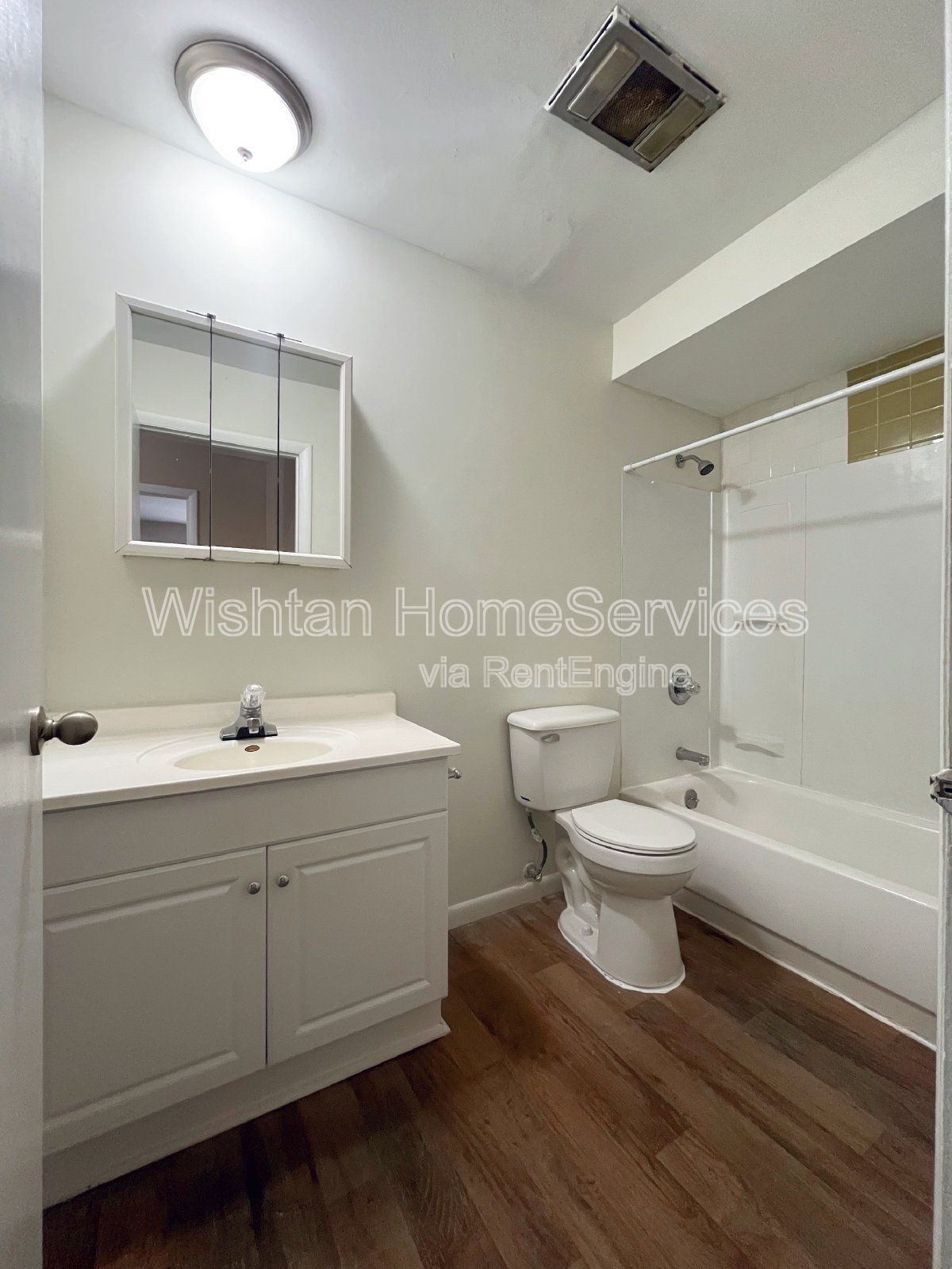 Charming 1 Bedroom Apartment in Macomb, IL with Spacious Layout and Convenient Location! property image