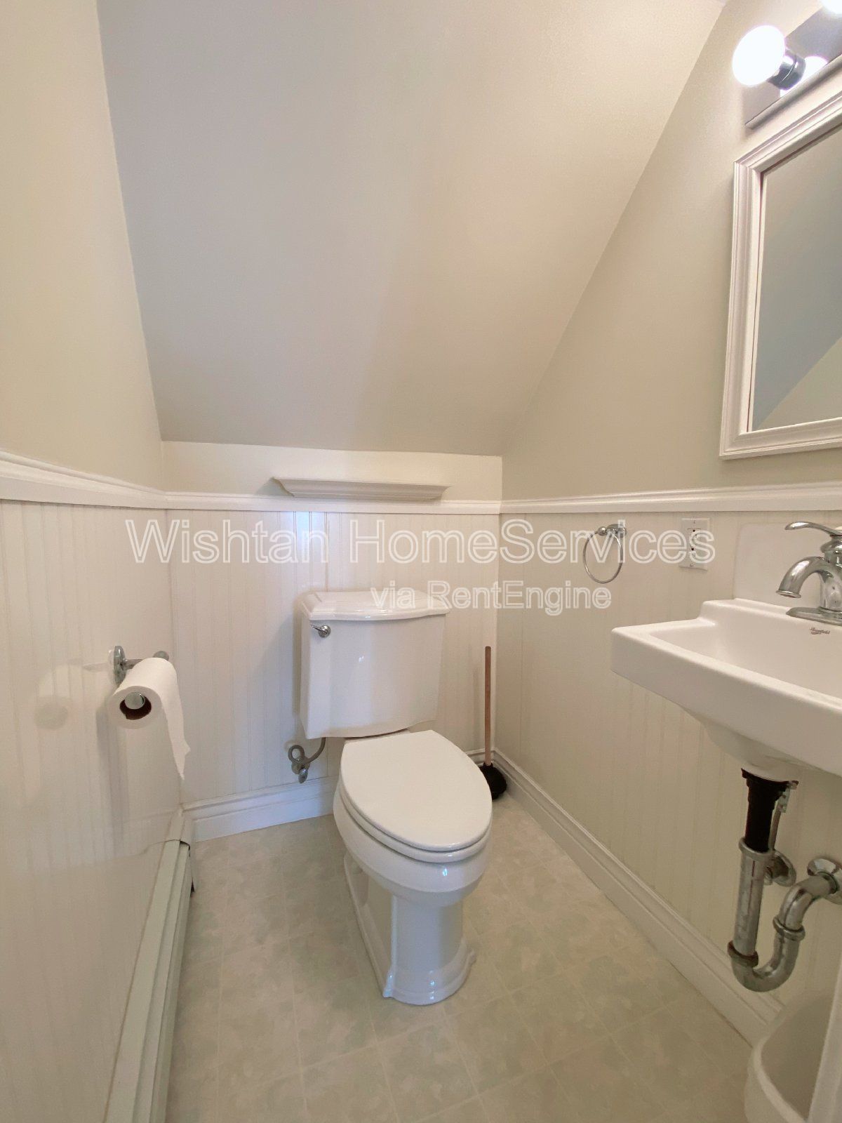 A unique fusion of convenience and luxury. Request a showing today at your new home away from home, 538 N. Randolph St! property image