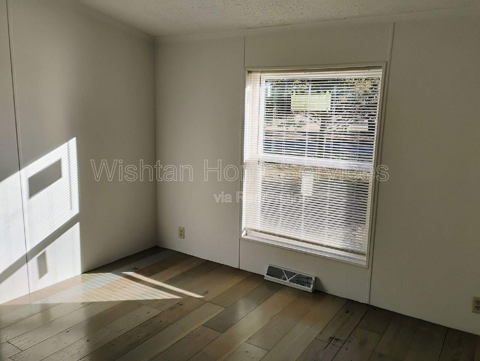 Charming 3-Bed, 2-Bath Oasis at 120 Evergreen St, Raritan – Your Cozy Retreat Awaits! property image