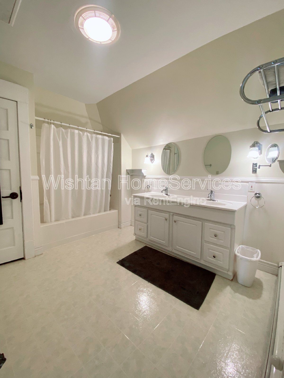 A unique fusion of convenience and luxury. Request a showing today at your new home away from home, 538 N. Randolph St! property image