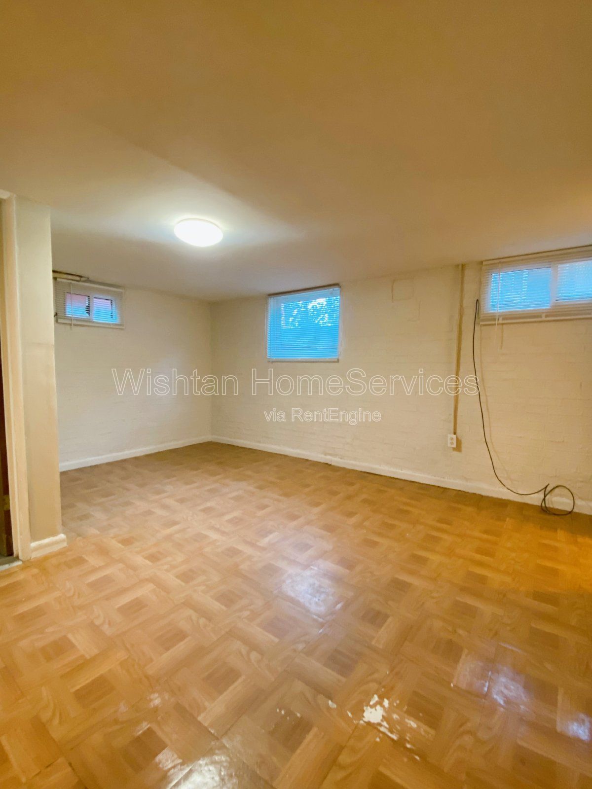 Prime Location, Affordable Living: Studio Apartment Near Macomb's Historic Square Awaits! property image