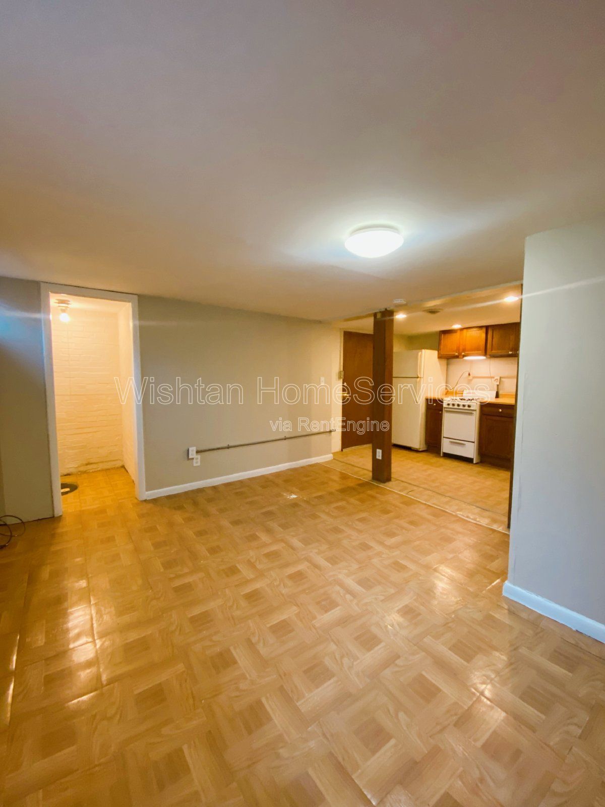 Prime Location, Affordable Living: Studio Apartment Near Macomb's Historic Square Awaits! property image