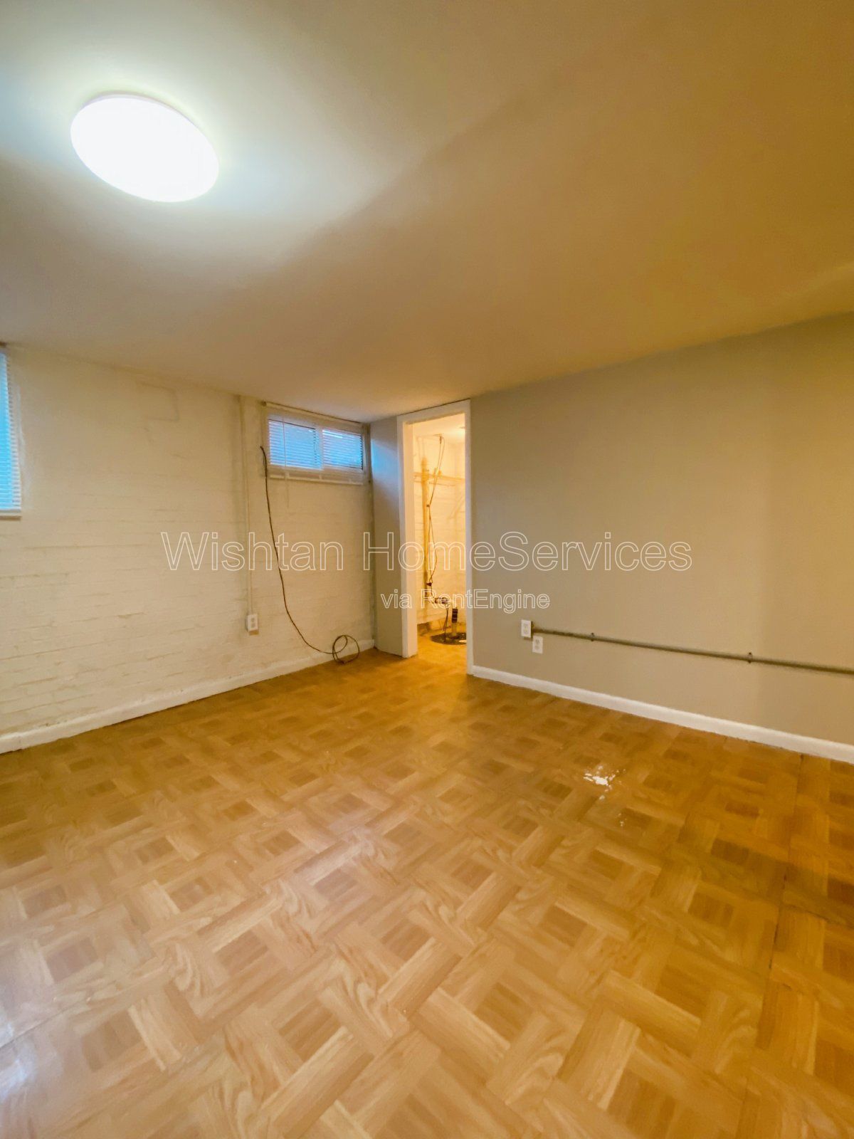 Prime Location, Affordable Living: Studio Apartment Near Macomb's Historic Square Awaits! property image