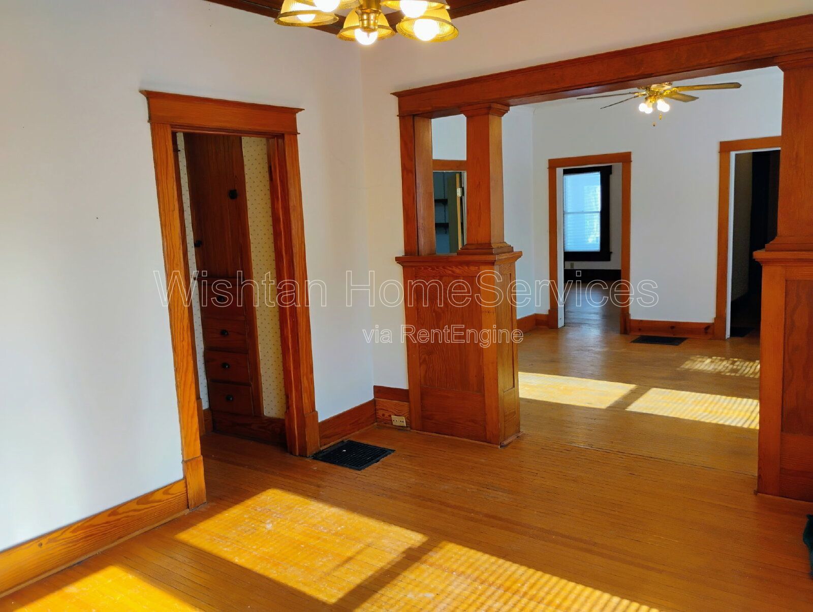 Charming 3-Bed Oasis with Gleaming Hardwood Floors at 1086 N Cedar St, Galesburg! property image