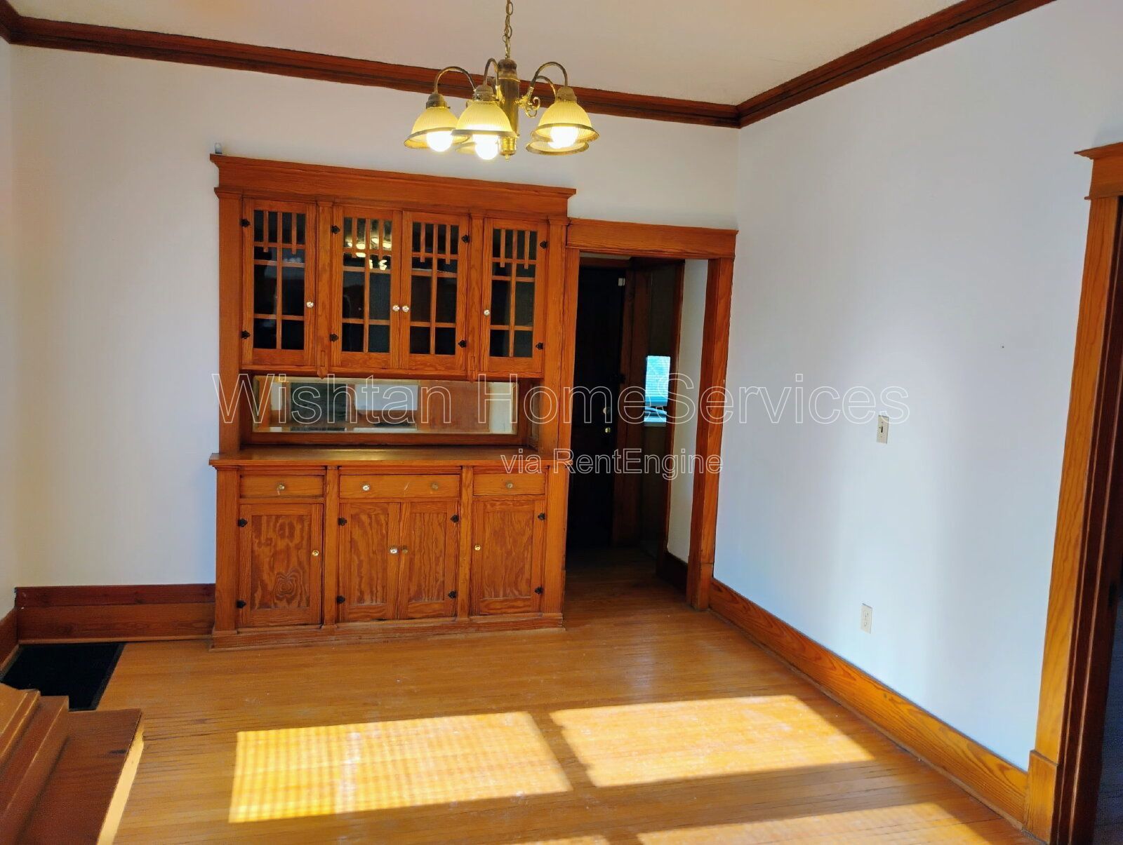 Charming 3-Bed Oasis with Gleaming Hardwood Floors at 1086 N Cedar St, Galesburg! property image