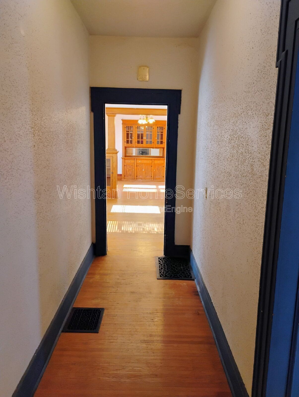 Charming 3-Bed Oasis with Gleaming Hardwood Floors at 1086 N Cedar St, Galesburg! property image
