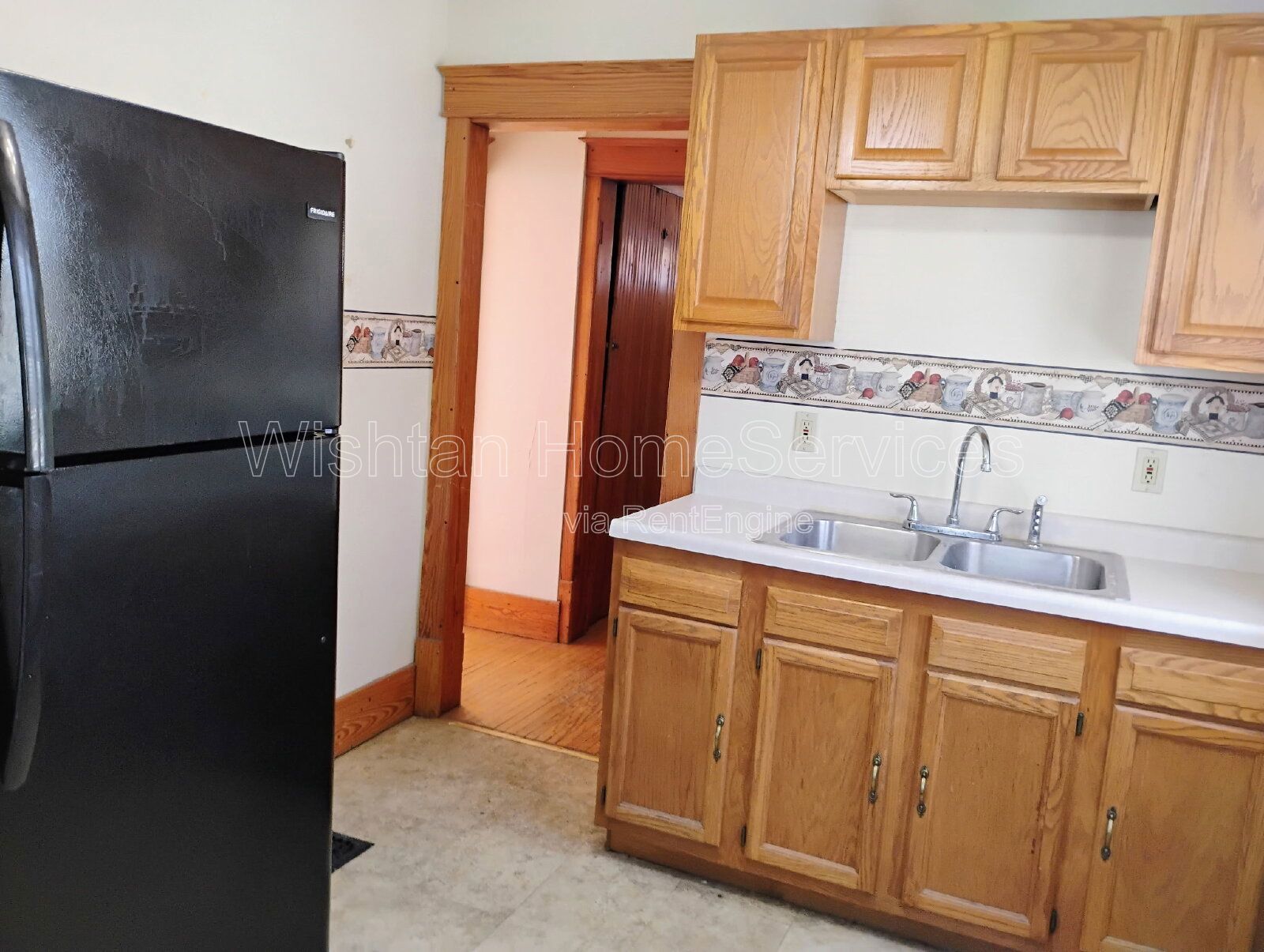 Charming 3-Bed Oasis with Gleaming Hardwood Floors at 1086 N Cedar St, Galesburg! property image