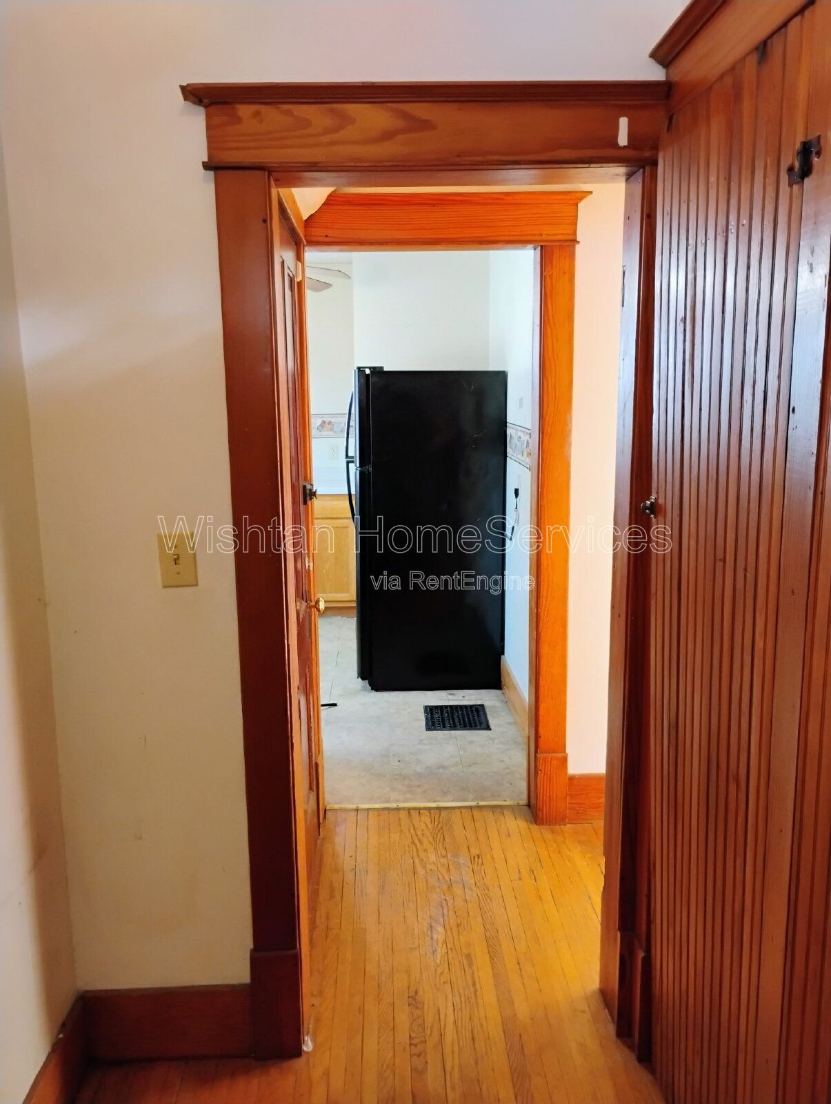 Charming 3-Bed Oasis with Gleaming Hardwood Floors at 1086 N Cedar St, Galesburg! property image