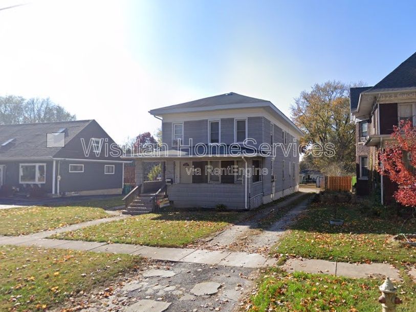 Charming 3-Bed Oasis with Gleaming Hardwood Floors at 1086 N Cedar St, Galesburg! property image