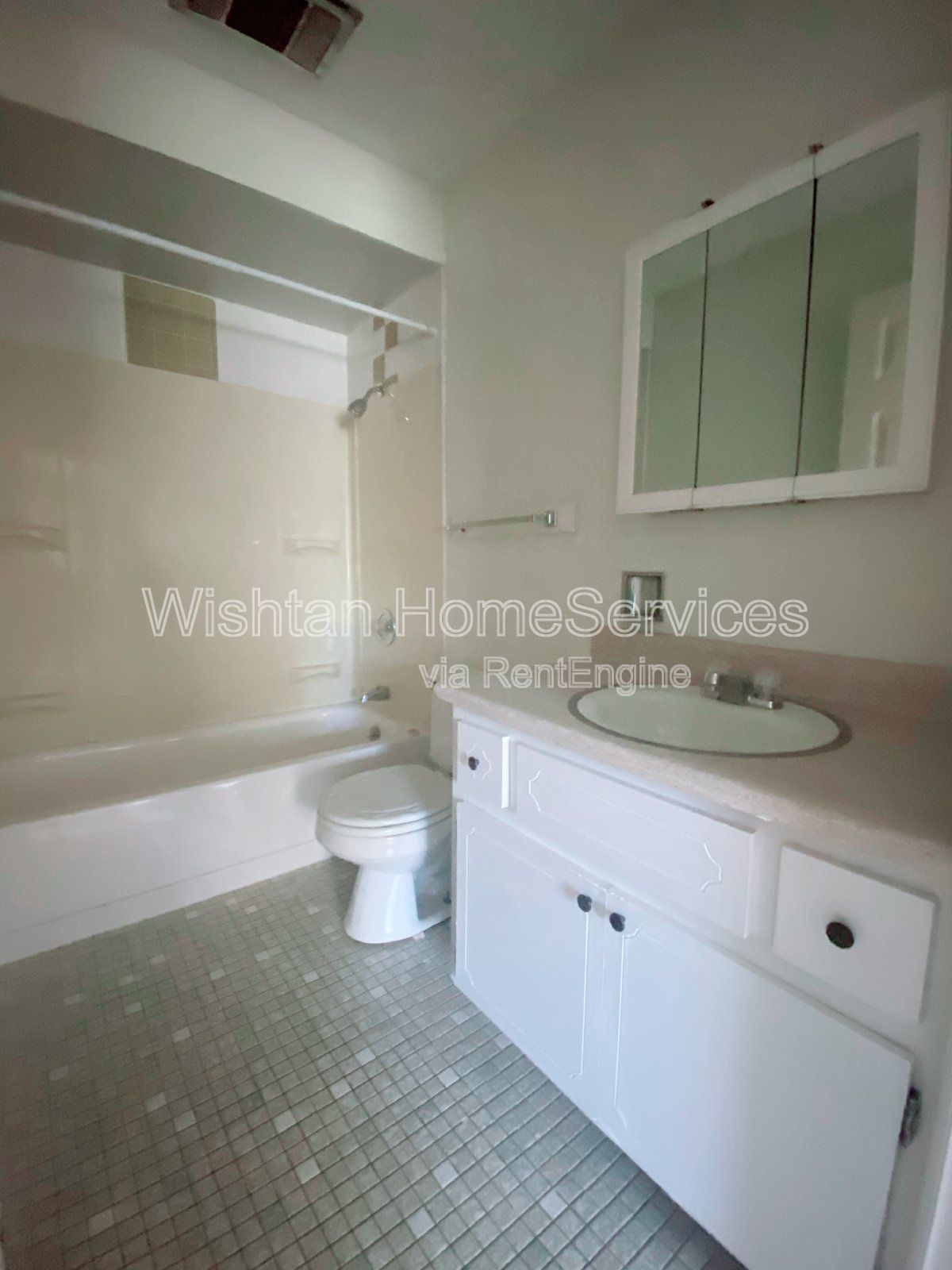 Prime Complex Living: Rent Your Ideal 1 Bedroom Apartment Today! property image