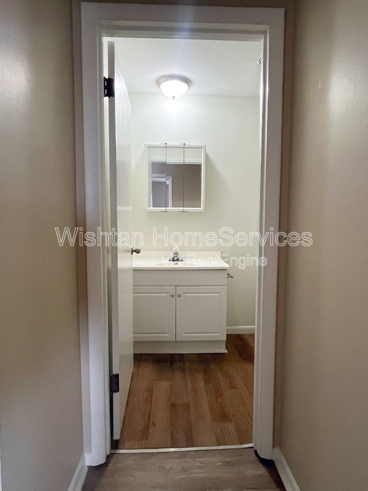Charming 1 Bedroom Apartment in Macomb, IL with Spacious Layout and Convenient Location! property image