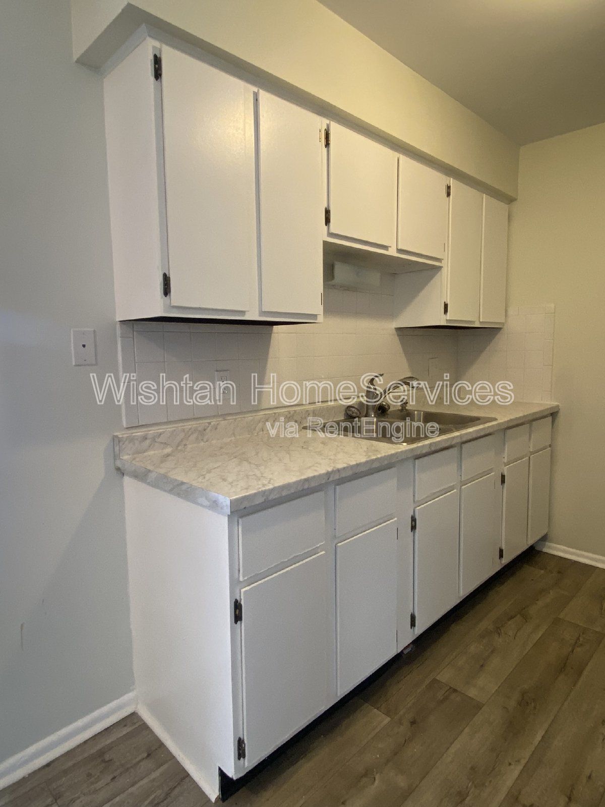 Prime Complex Living: Rent Your Ideal 1 Bedroom Apartment Today! property image