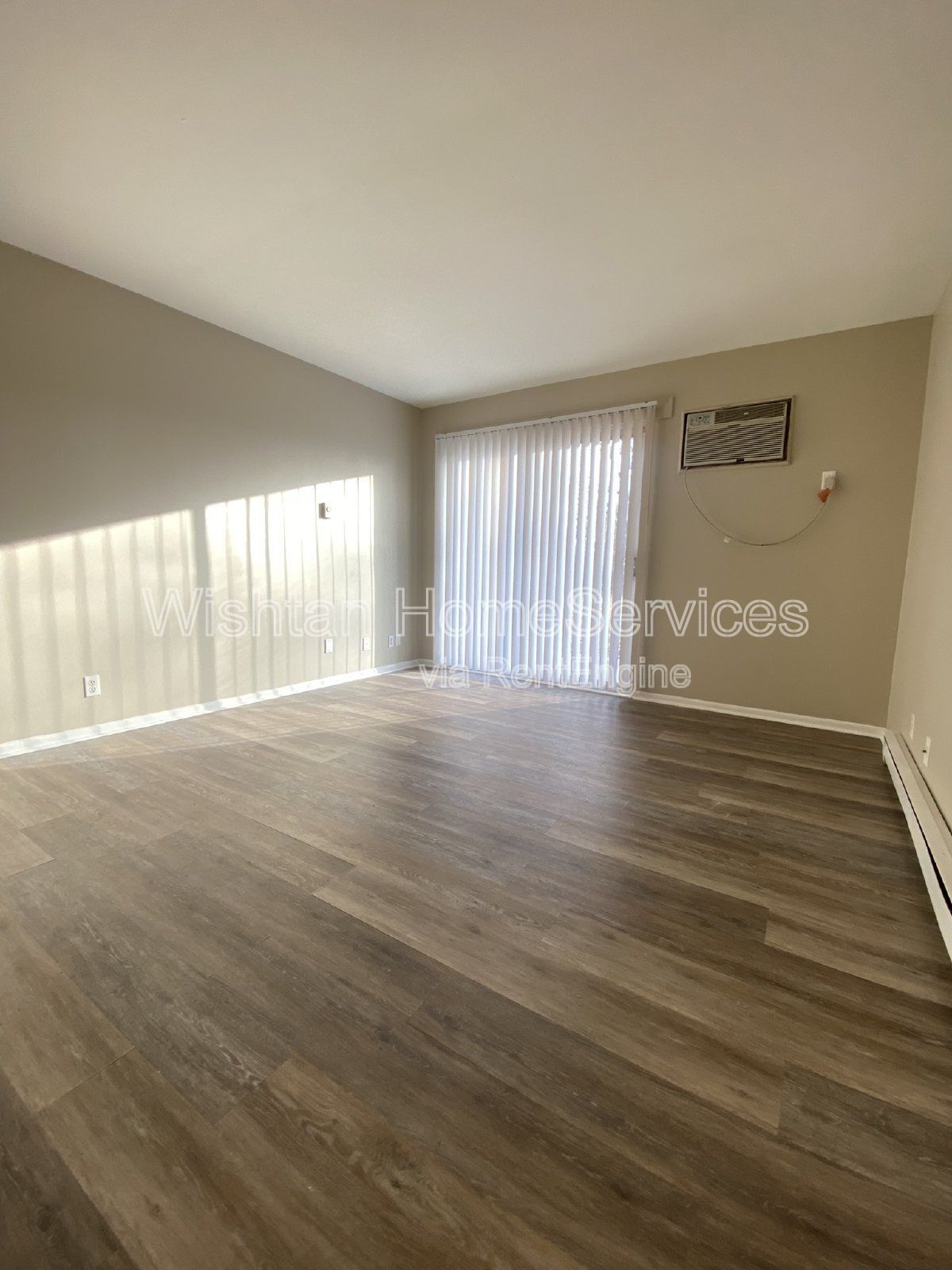 Prime Complex Living: Rent Your Ideal 1 Bedroom Apartment Today! property image