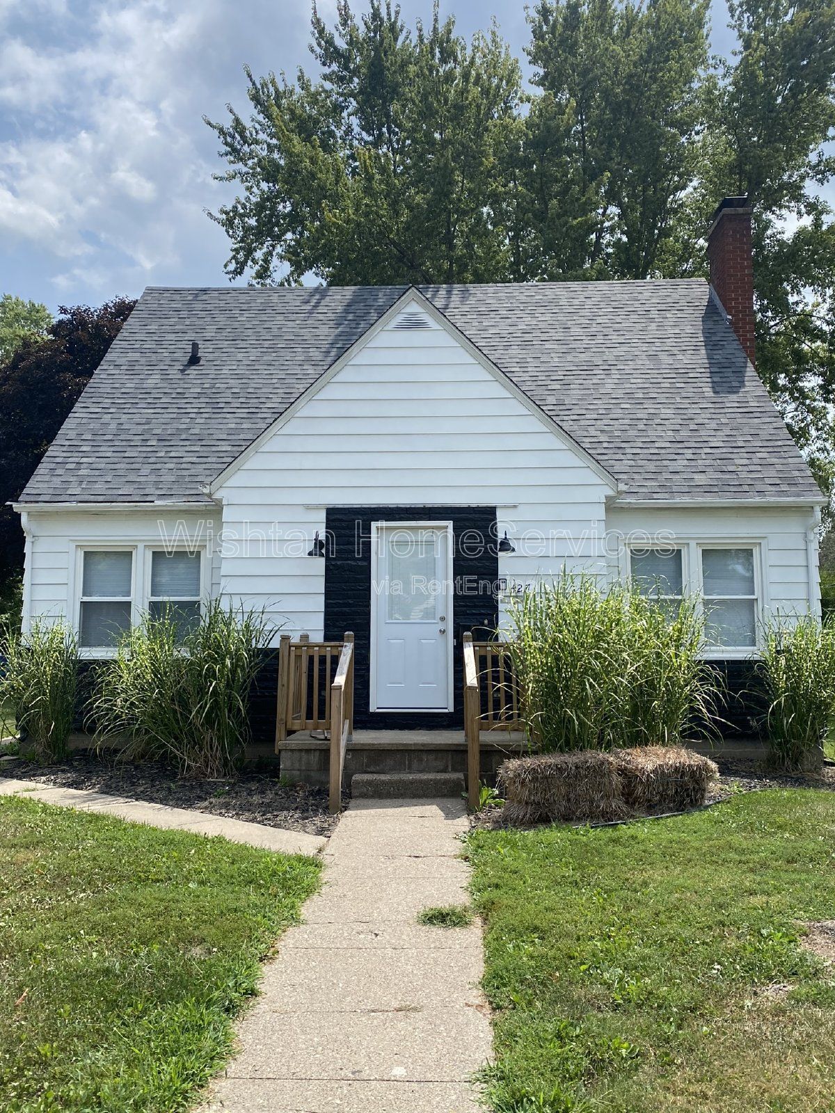 Spacious 5-Bedroom Home with 2 Full Bathrooms in Macomb, IL - A Must-See Rental Property! Available for Fall Semester! property image