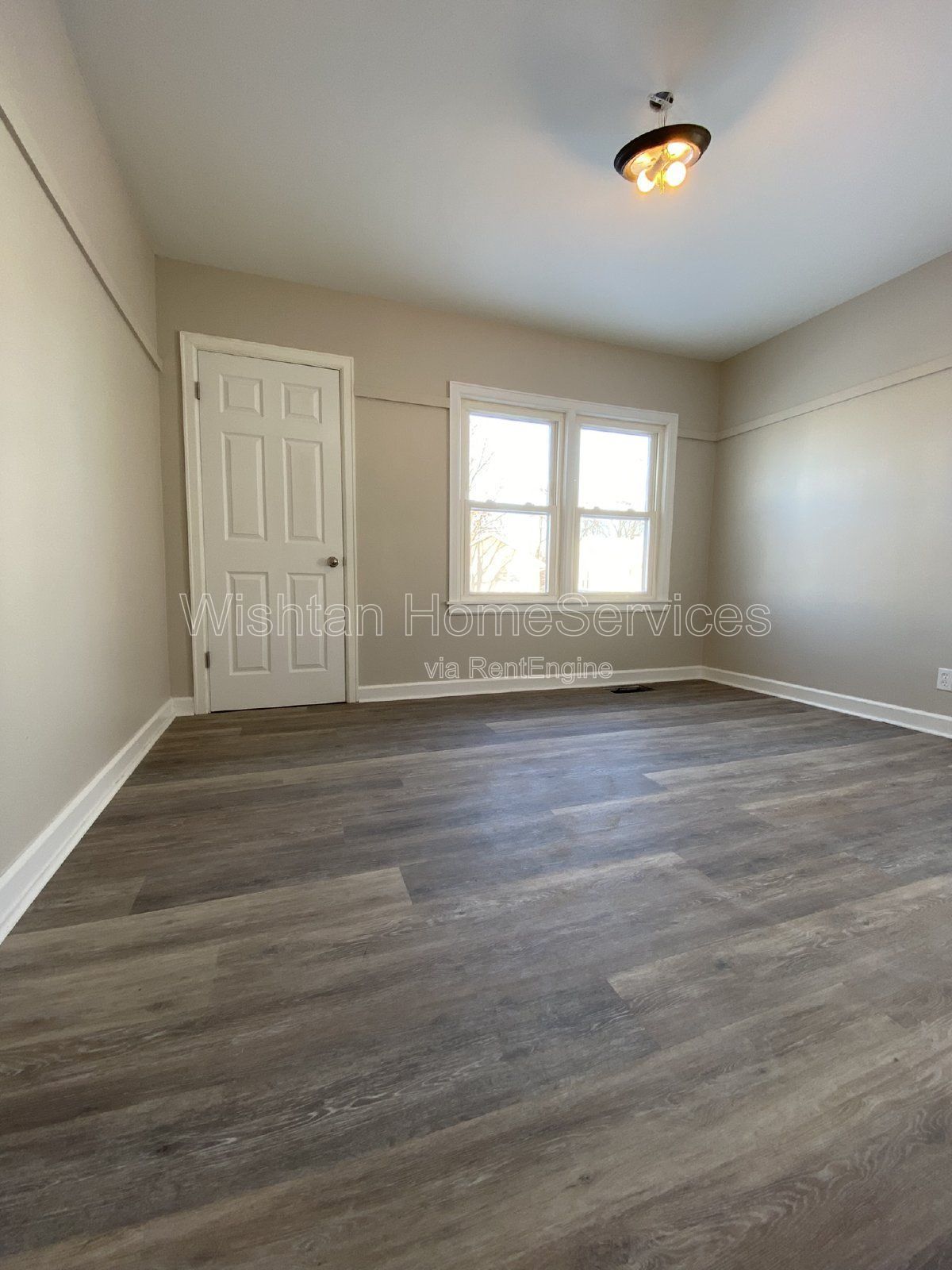 Spacious 5-Bedroom Home with 2 Full Bathrooms in Macomb, IL - A Must-See Rental Property! Available for Fall Semester! property image