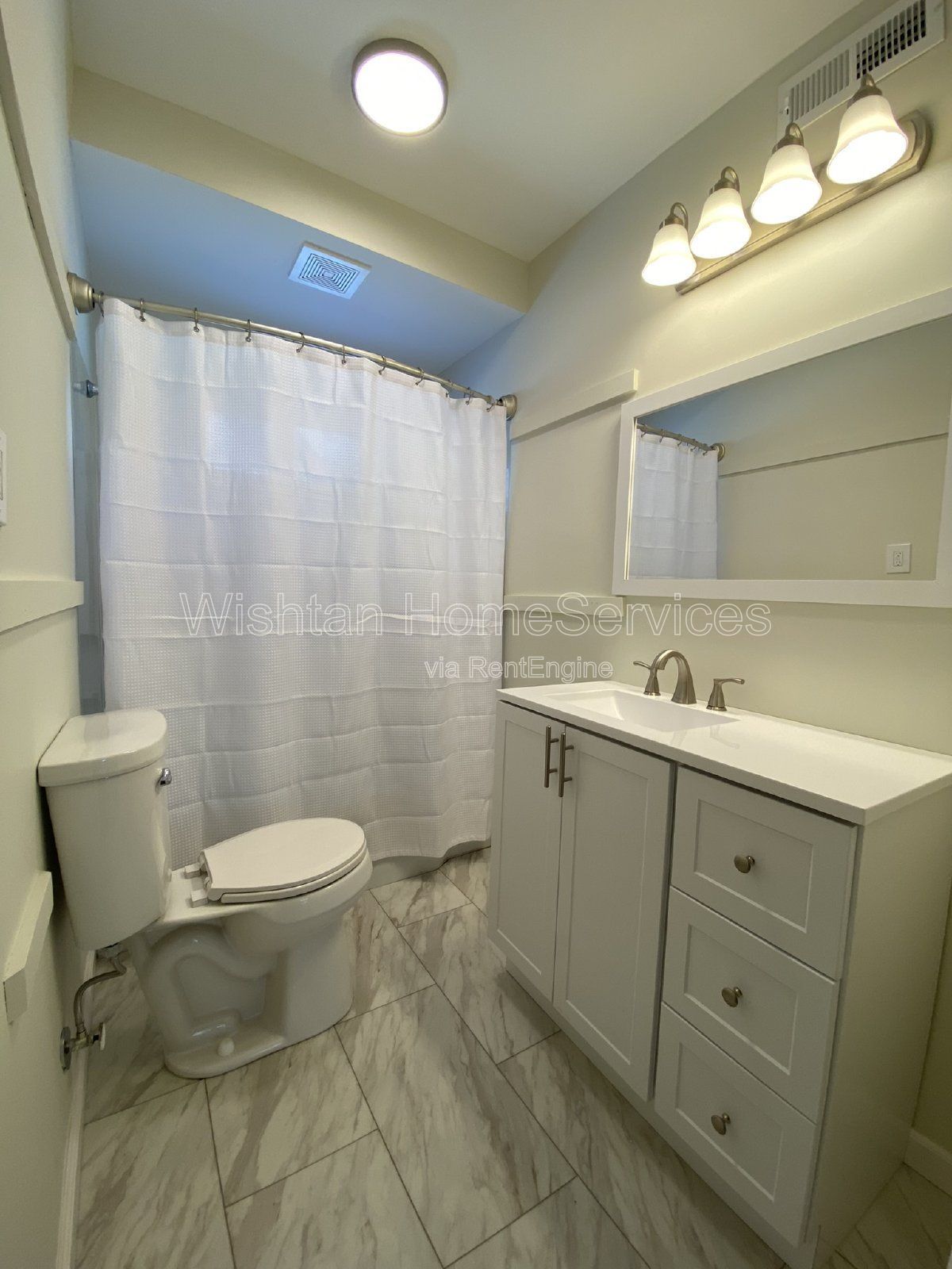 Spacious 5-Bedroom Home with 2 Full Bathrooms in Macomb, IL - A Must-See Rental Property! Available for Fall Semester! property image