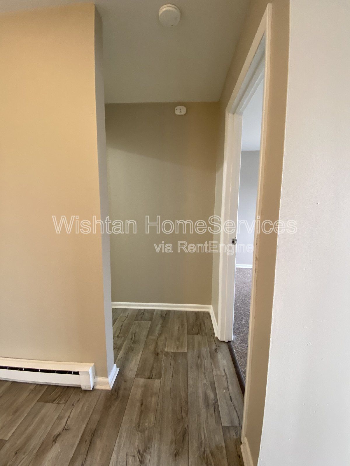 Prime Complex Living: Rent Your Ideal 1 Bedroom Apartment Today! property image