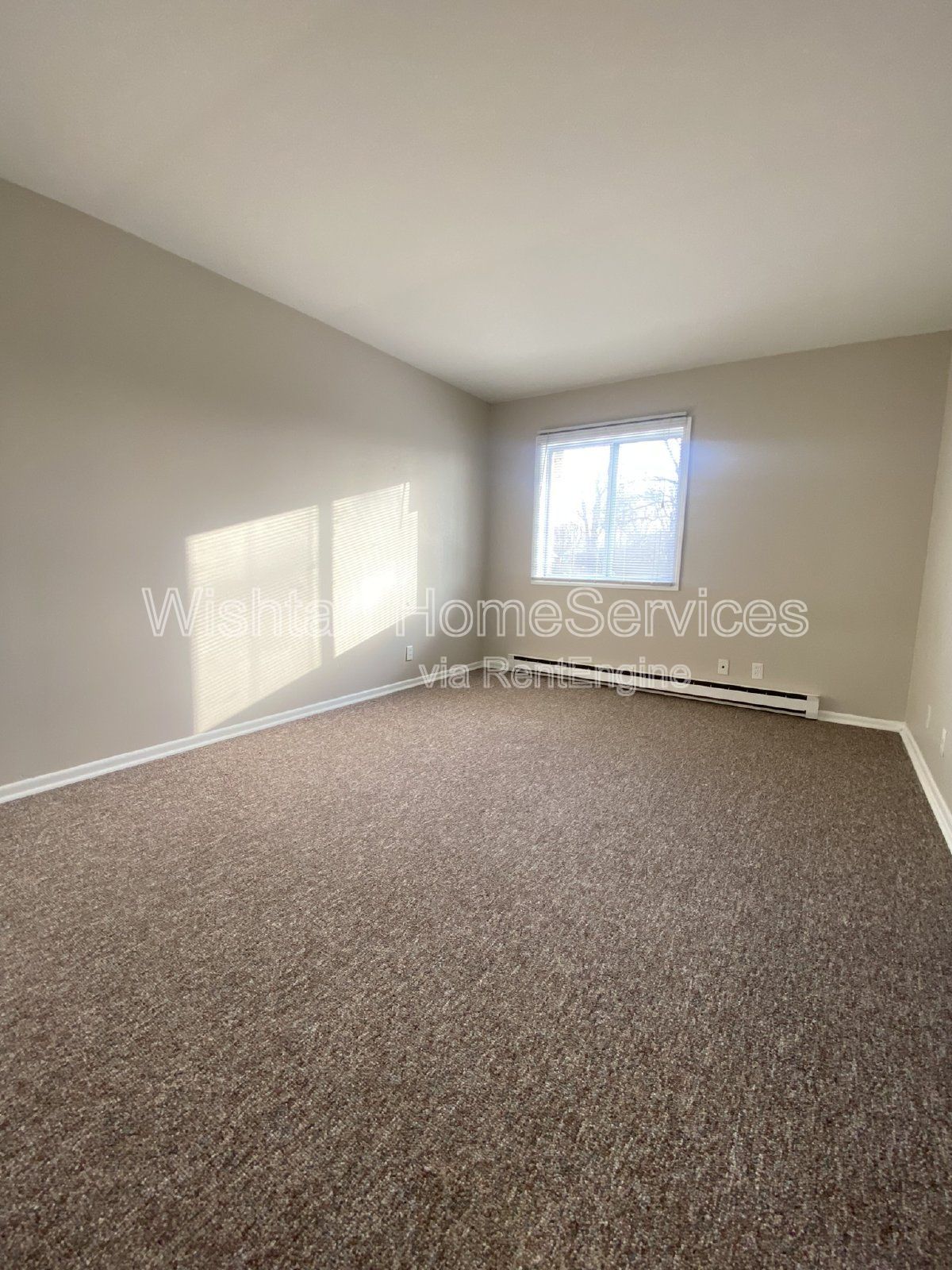 Prime Complex Living: Rent Your Ideal 1 Bedroom Apartment Today! property image