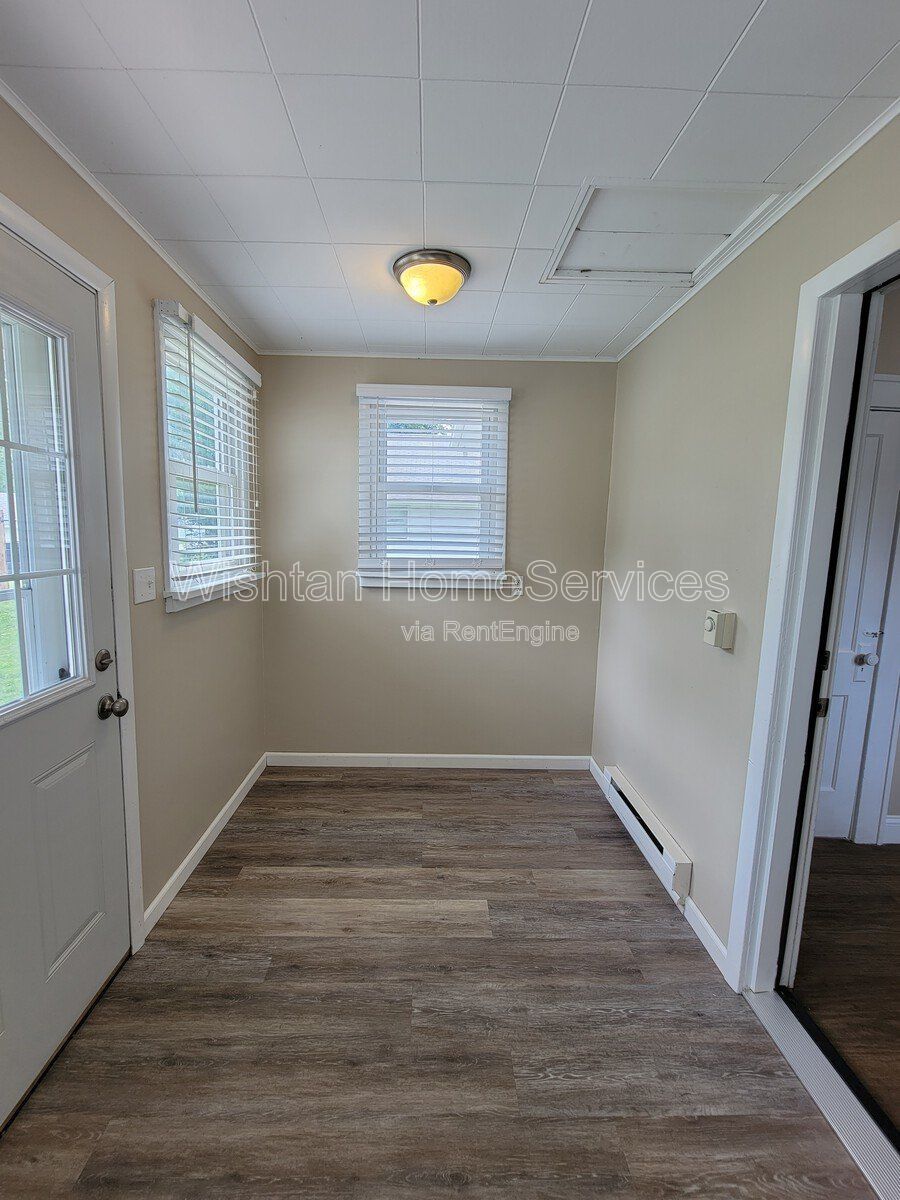 Spacious 5-Bedroom Home in Macomb, IL with 2 Full Baths and Ample Square Footage property image