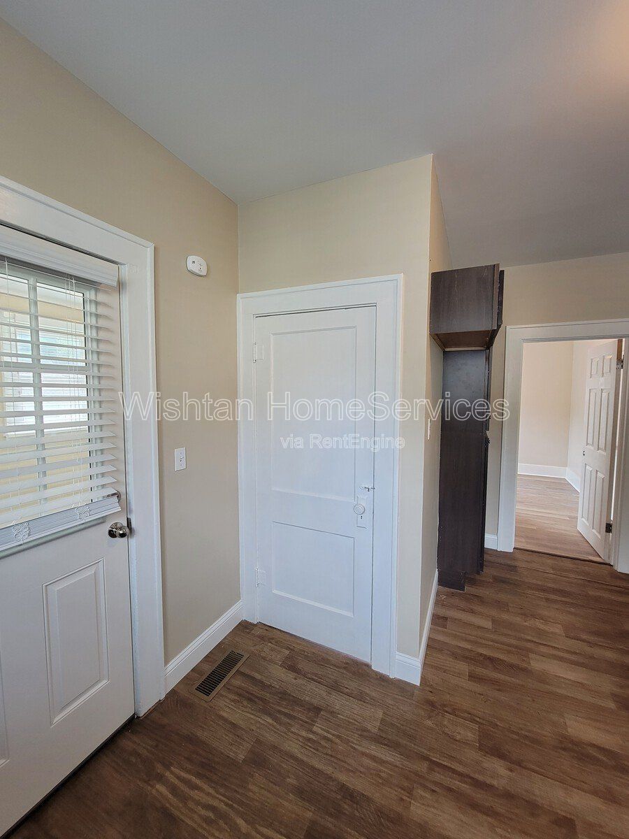 Spacious 5-Bedroom Home in Macomb, IL with 2 Full Baths and Ample Square Footage property image