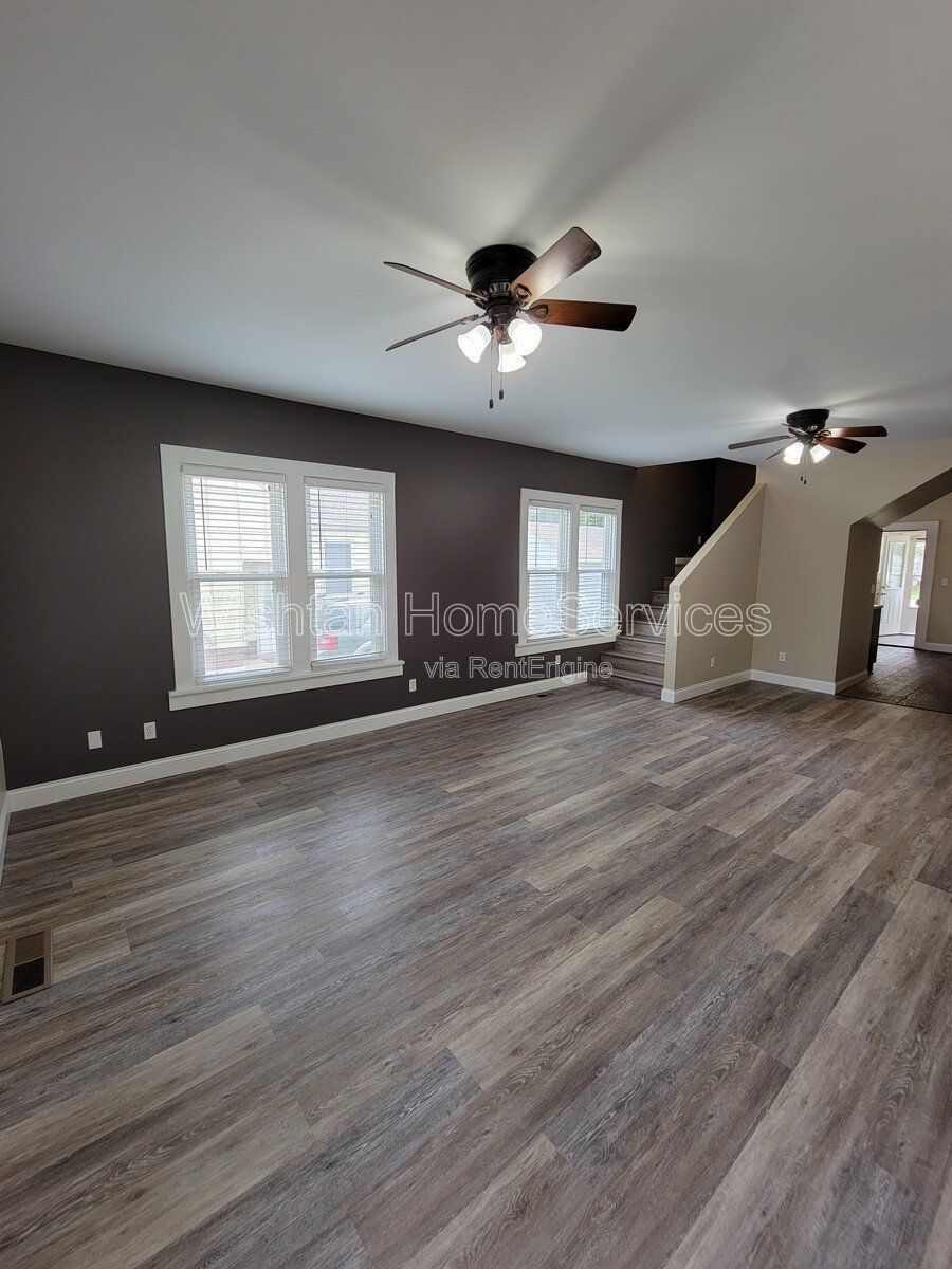 Spacious 5-Bedroom Home in Macomb, IL with 2 Full Baths and Ample Square Footage property image