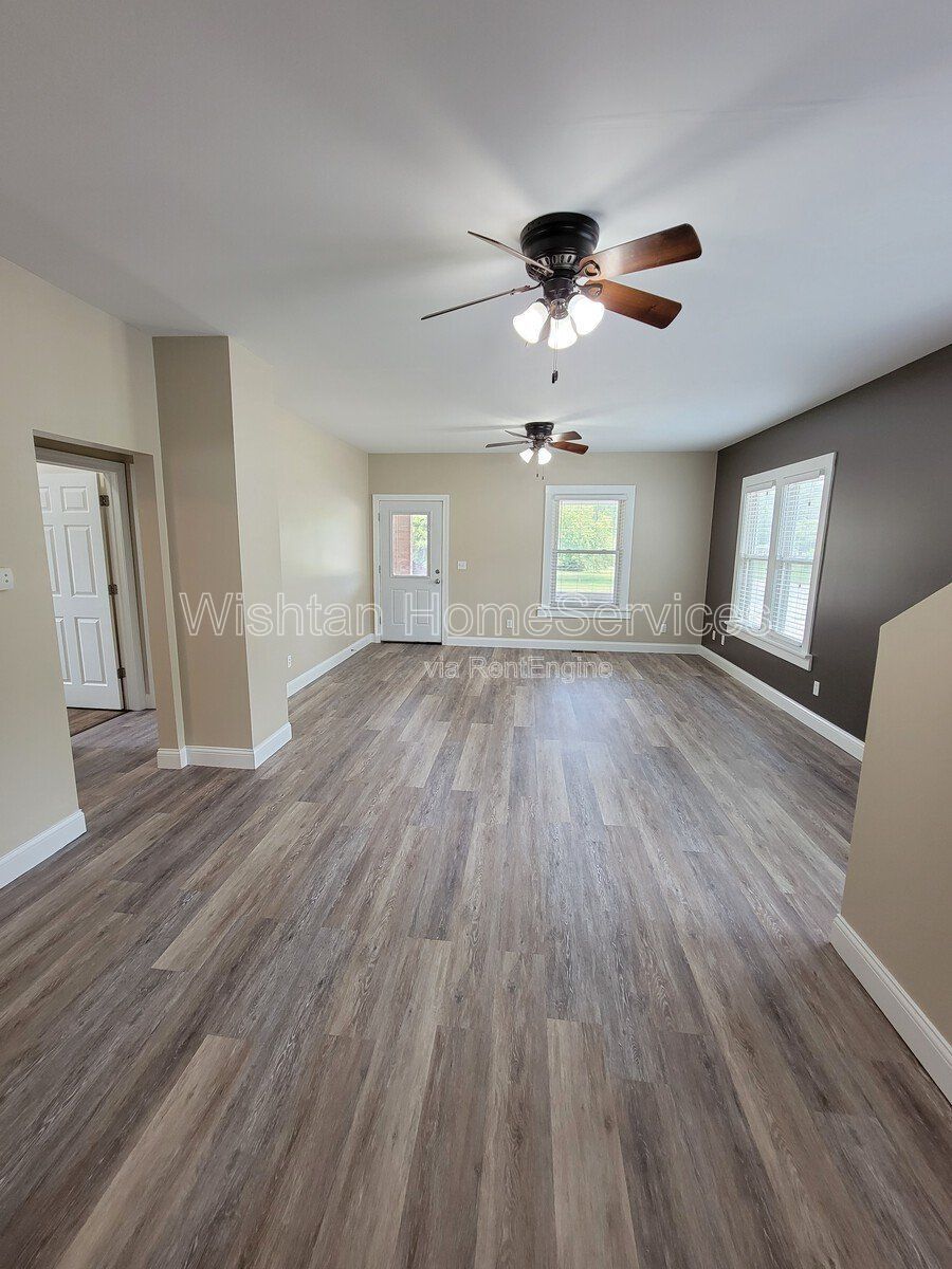 Spacious 5-Bedroom Home in Macomb, IL with 2 Full Baths and Ample Square Footage property image