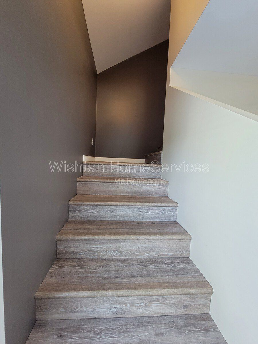 Spacious 5-Bedroom Home in Macomb, IL with 2 Full Baths and Ample Square Footage property image