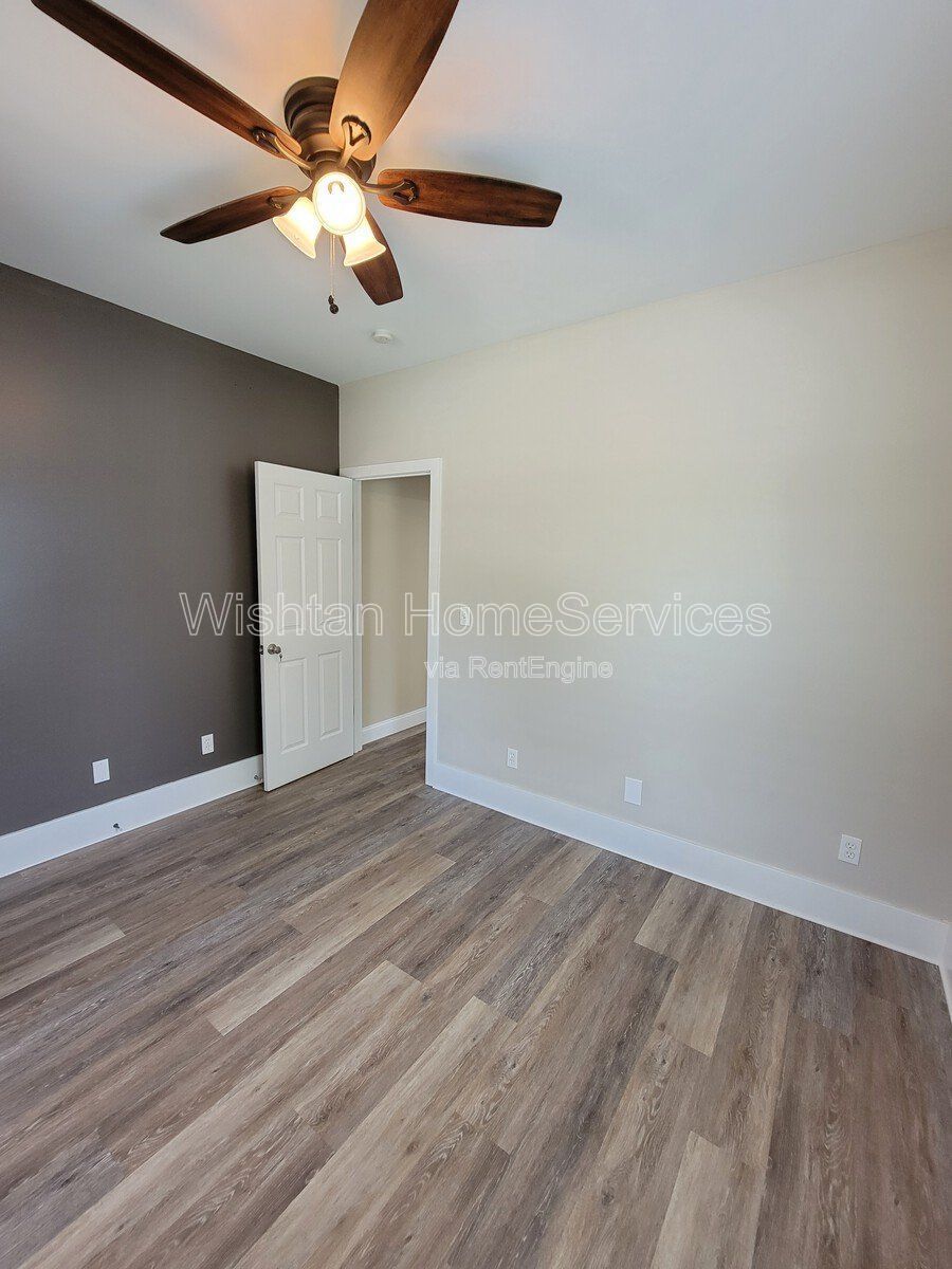 Spacious 5-Bedroom Home in Macomb, IL with 2 Full Baths and Ample Square Footage property image