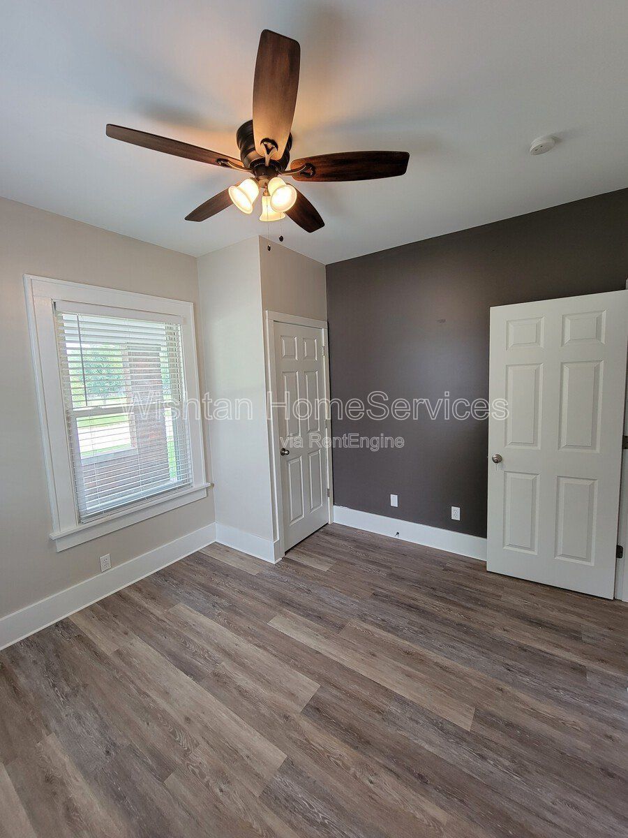 Spacious 5-Bedroom Home in Macomb, IL with 2 Full Baths and Ample Square Footage property image