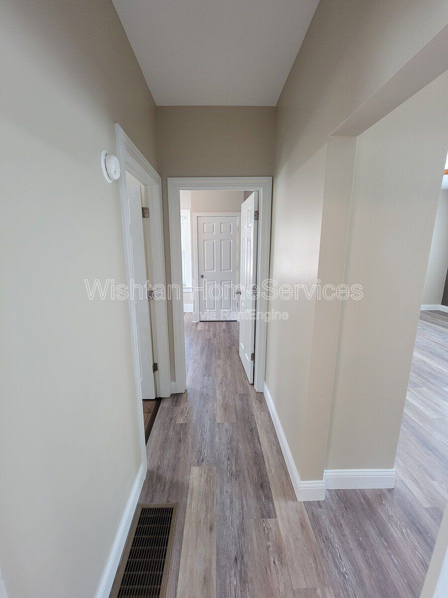 Spacious 5-Bedroom Home in Macomb, IL with 2 Full Baths and Ample Square Footage property image