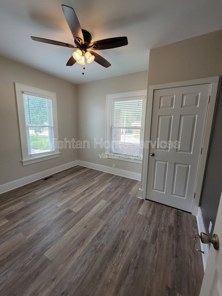 Spacious 5-Bedroom Home in Macomb, IL with 2 Full Baths and Ample Square Footage property image