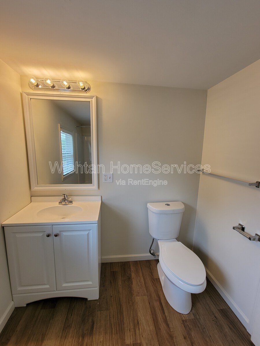 Spacious 5-Bedroom Home in Macomb, IL with 2 Full Baths and Ample Square Footage property image