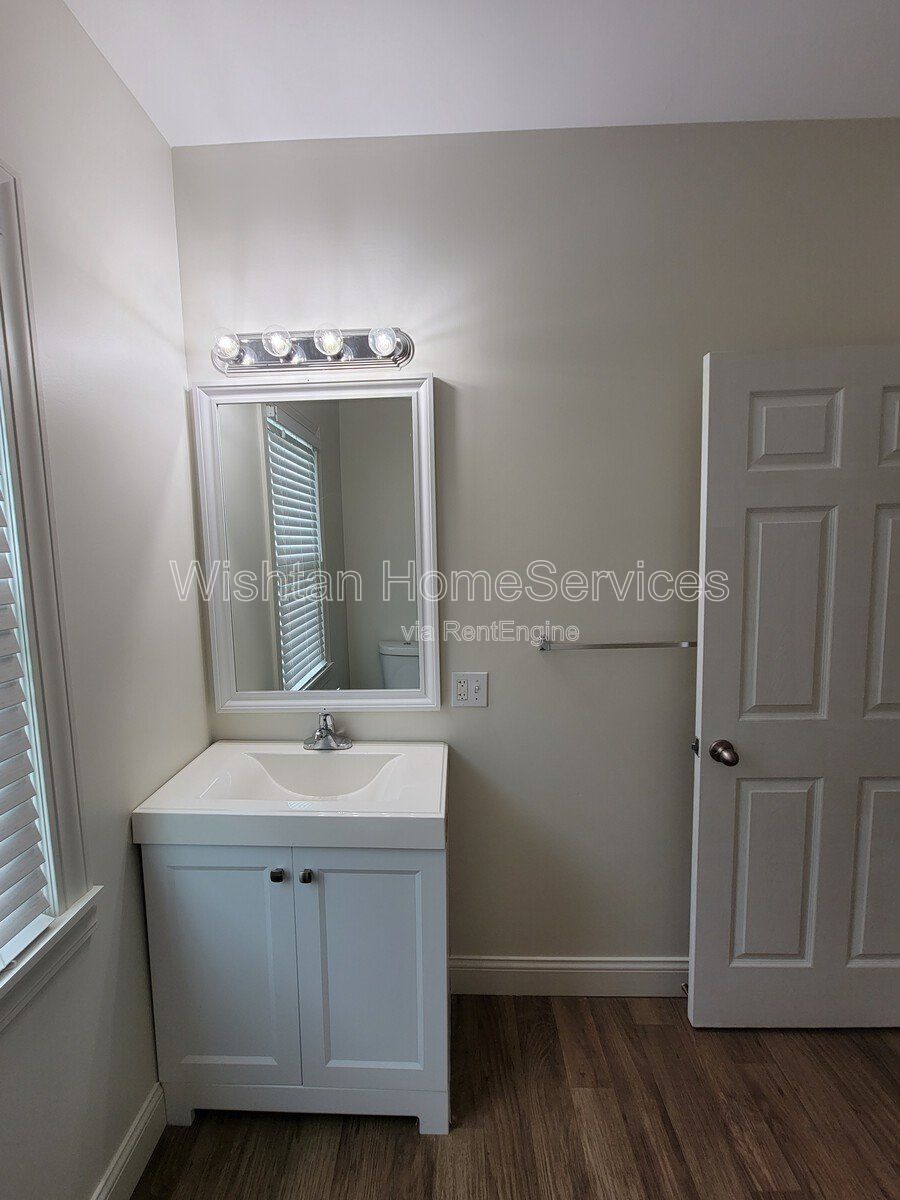 Spacious 5-Bedroom Home in Macomb, IL with 2 Full Baths and Ample Square Footage property image