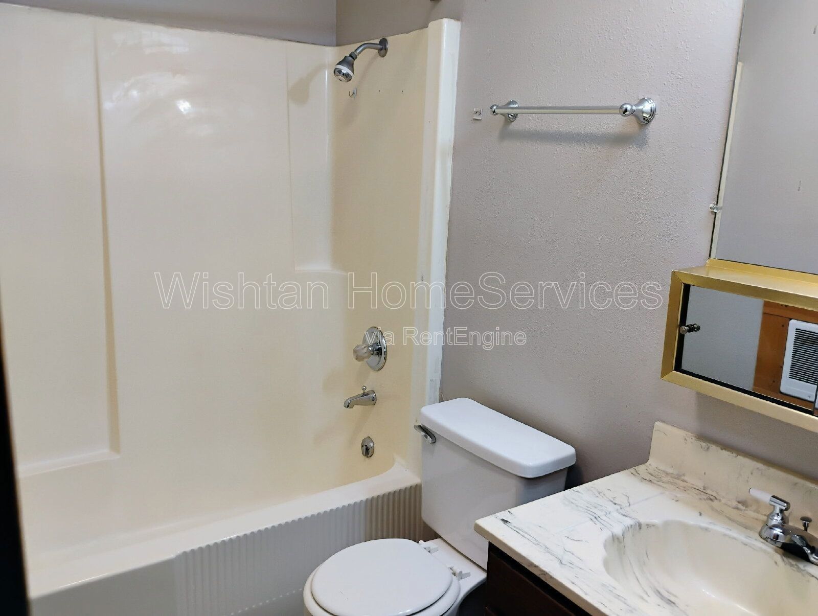 Charming 2-Bed Apartment in Laharpe, IL – Your Cozy Retreat Awaits! property image