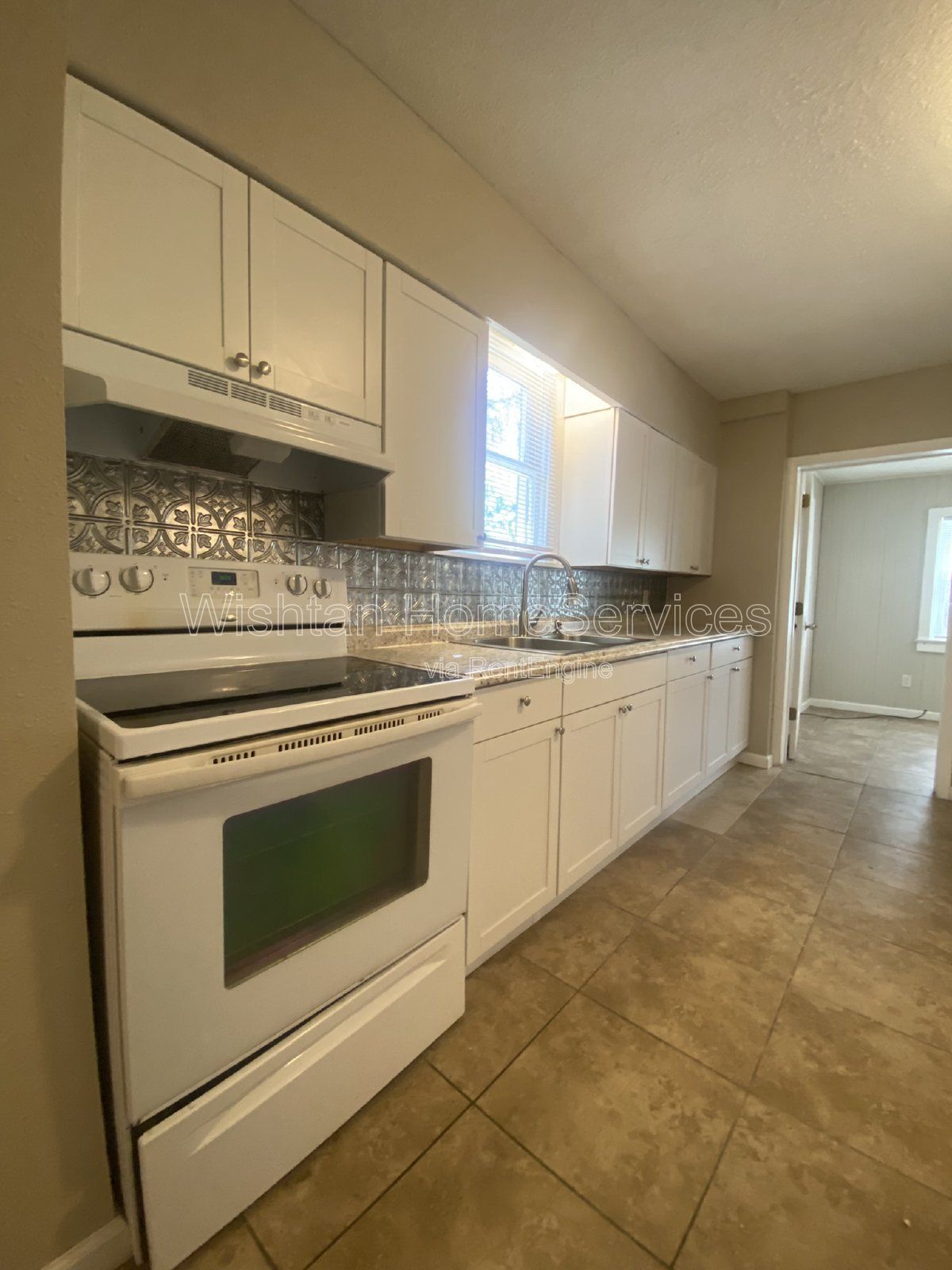 Spacious 4 Bedroom Rental in Prime Macomb Location - 617 W Calhoun St Apt A property image