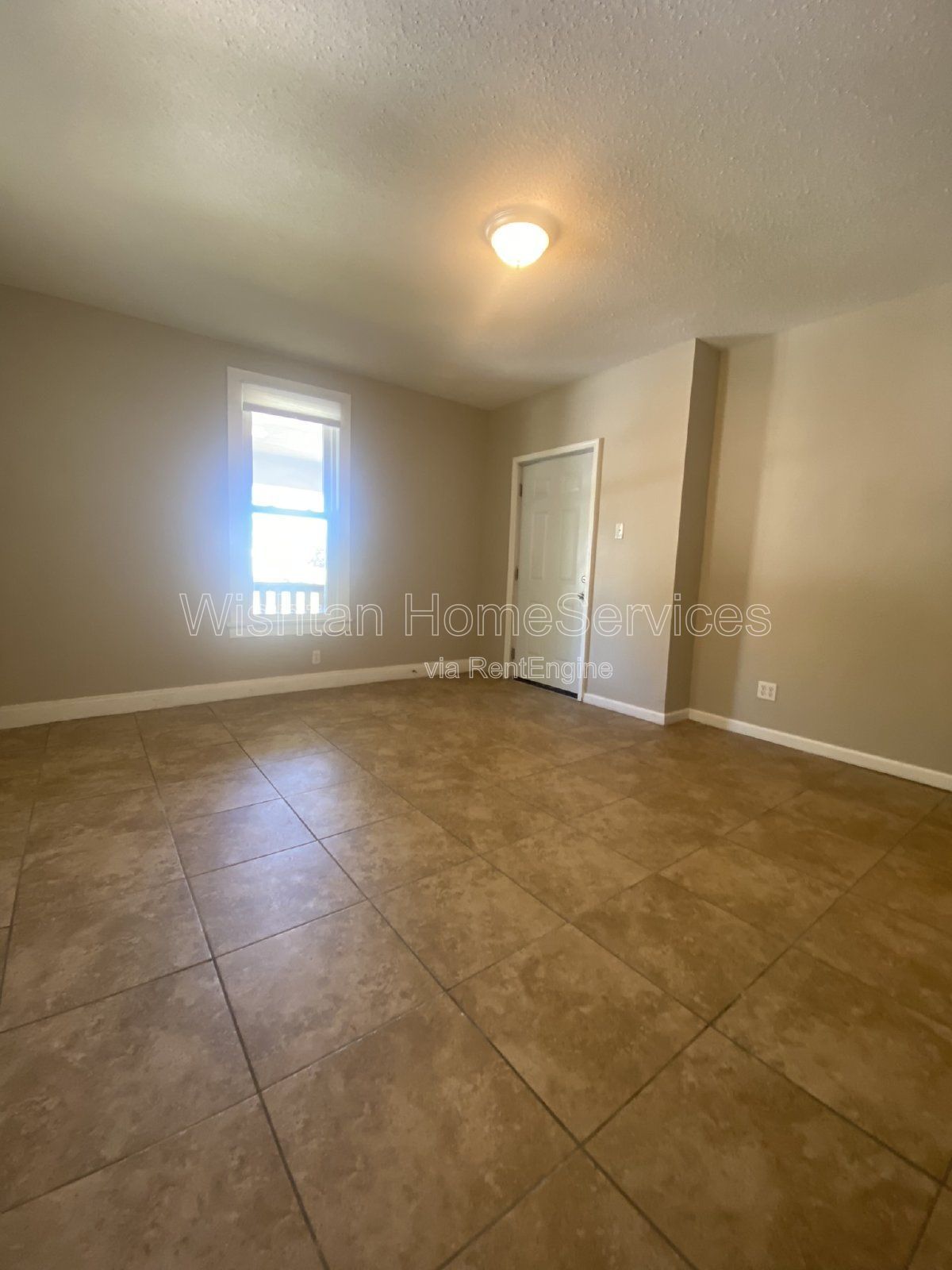Spacious 4 Bedroom Rental in Prime Macomb Location - 617 W Calhoun St Apt A property image