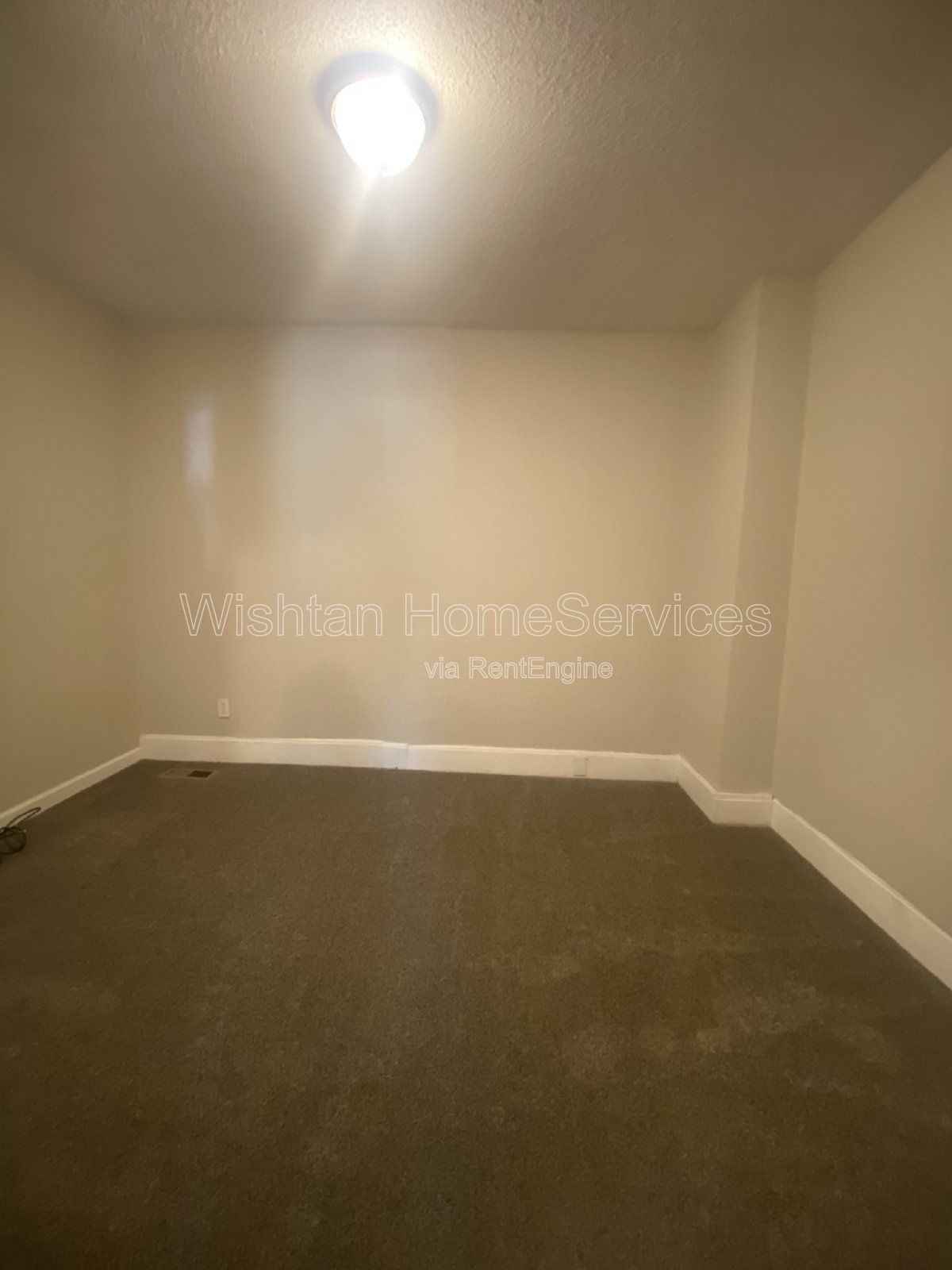 Spacious 4 Bedroom Rental in Prime Macomb Location - 617 W Calhoun St Apt A property image