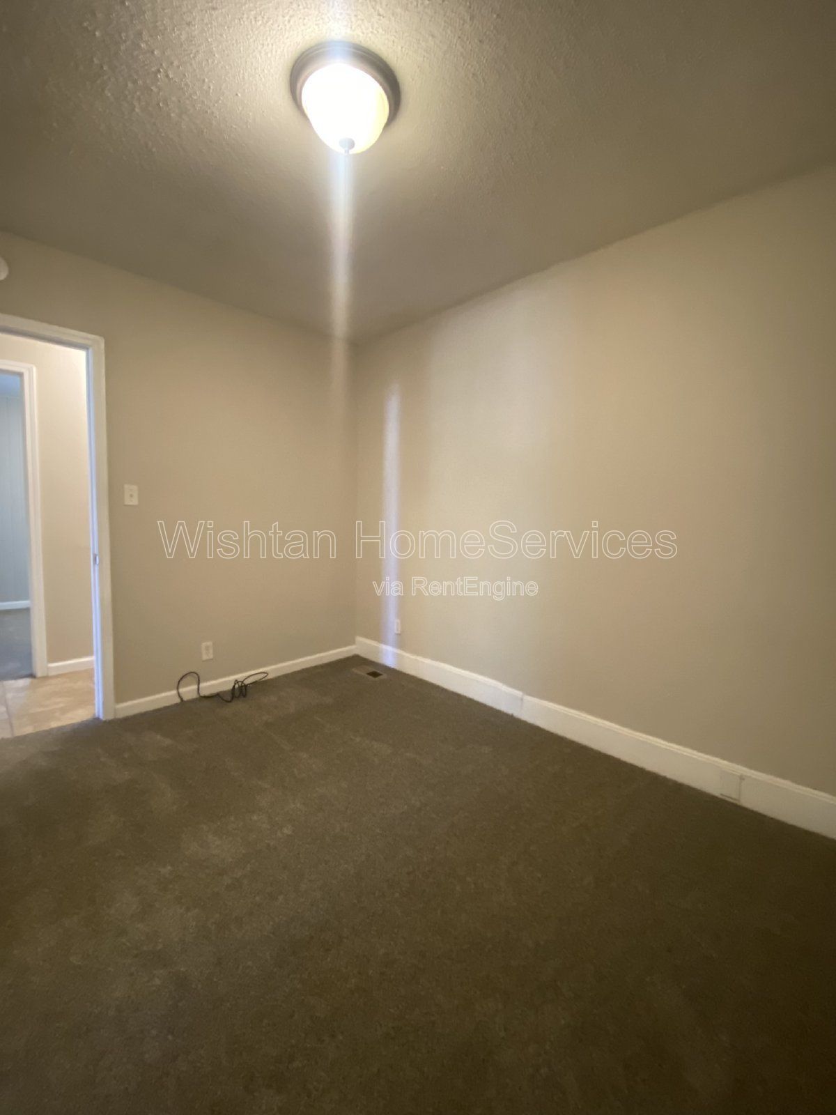 Spacious 4 Bedroom Rental in Prime Macomb Location - 617 W Calhoun St Apt A property image
